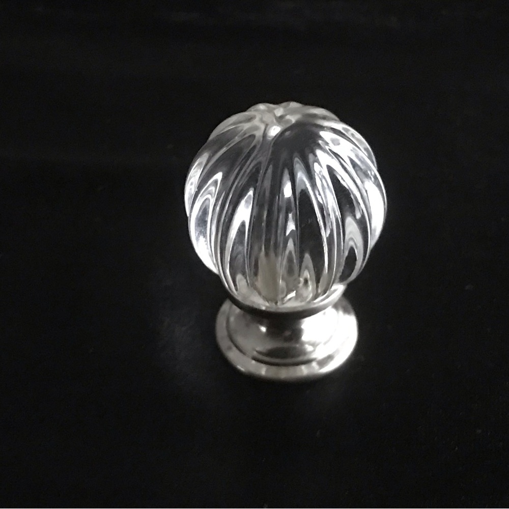 TOP KNOBS 1 1/8” TK127BSN CLEAR MELON WITH BRUSHED SATIN NICKEL BASE…NEW